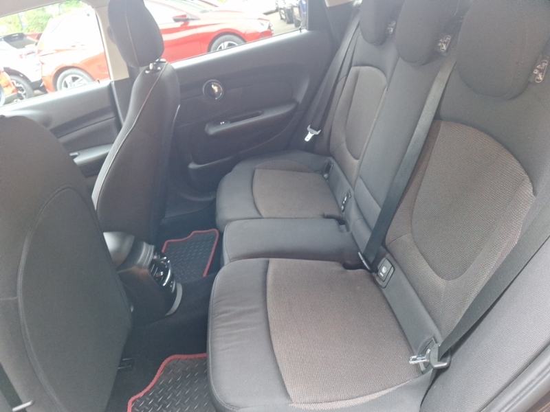 Mini Clubman 1.5 Cooper Classic 6Dr SO68KTX Red #6