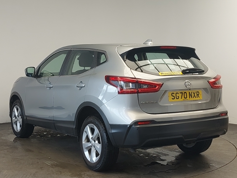 Nissan Qashqai 1.3 Dig-t 160 Acenta Premium Silver #2