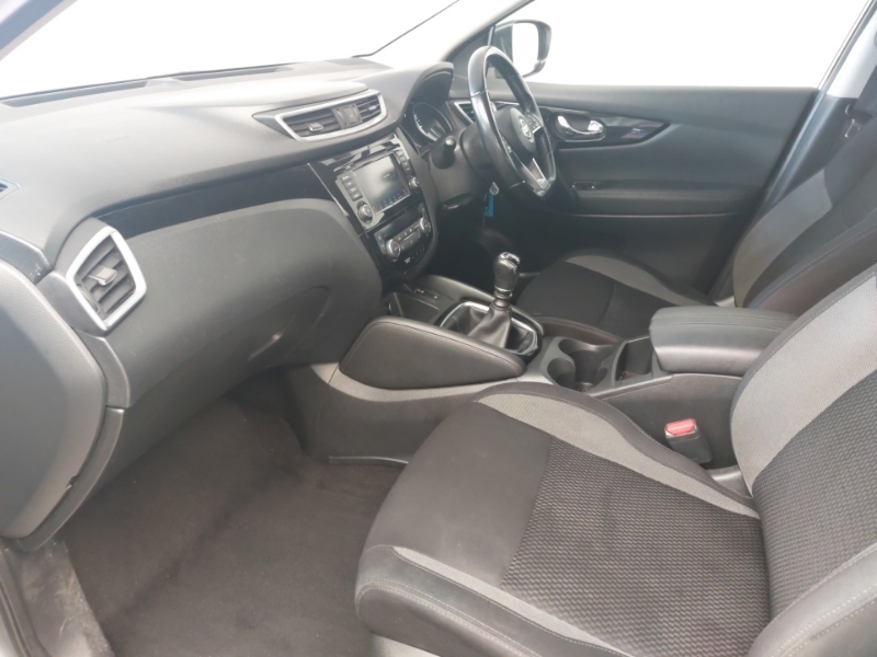 Nissan Qashqai 1.3 Dig-t 160 Acenta Premium Silver #5