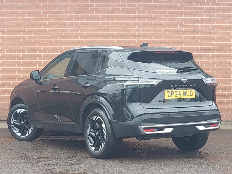 Nissan Qashqai 1.3 Dig-t Mh N-connecta DP24WLO Black #2