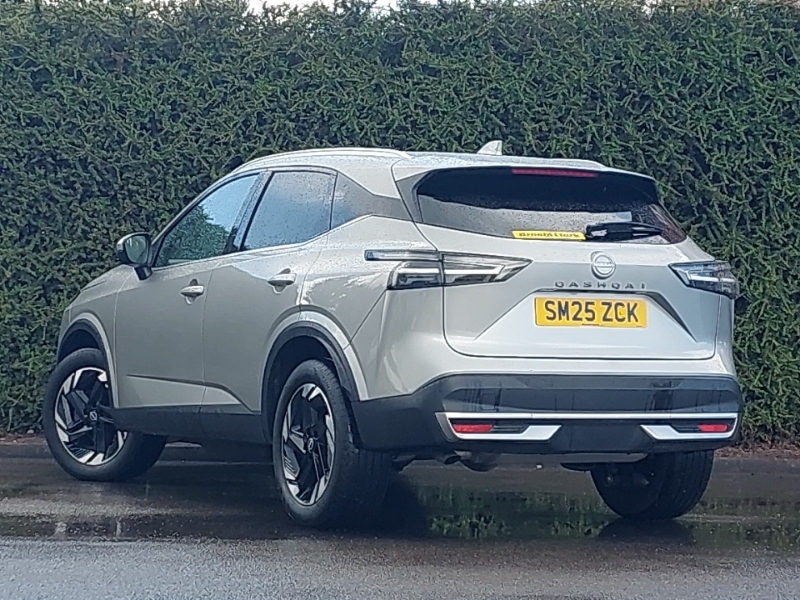 Nissan Qashqai 1.3 Dig-t Mh N-connecta Glass Roof SM25ZCK Silver #2