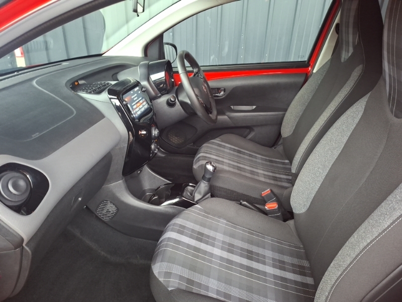 Peugeot 108 1.0 72 Allure Red #5