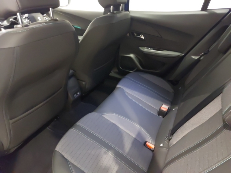 Peugeot e-2008 100Kw Allure Premium 50Kwh Blue #6