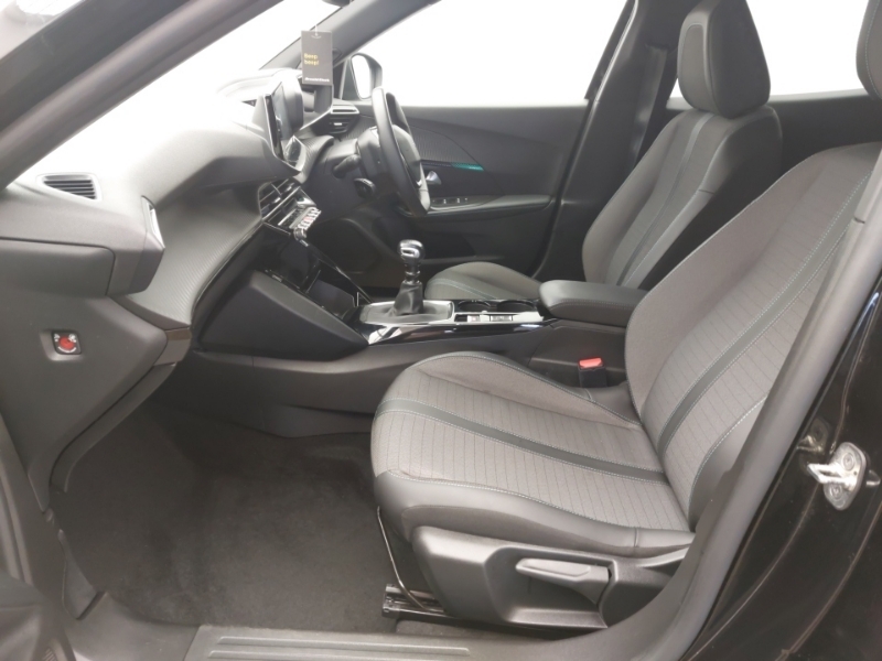Peugeot 2008 1.2 Puretech Allure Premium Black #5