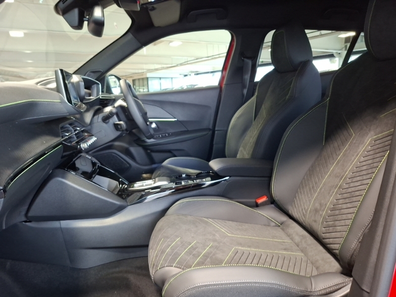 Peugeot 2008 1.2 Puretech 130 Gt Premium Eat8 Red #5