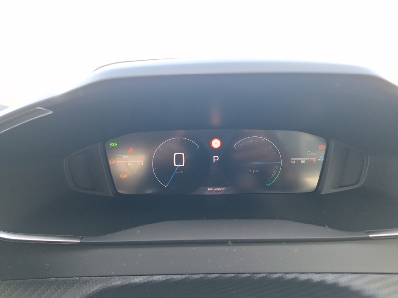 Peugeot 208 1.2 Hybrid 110 Allure E-dsc6 Red #3