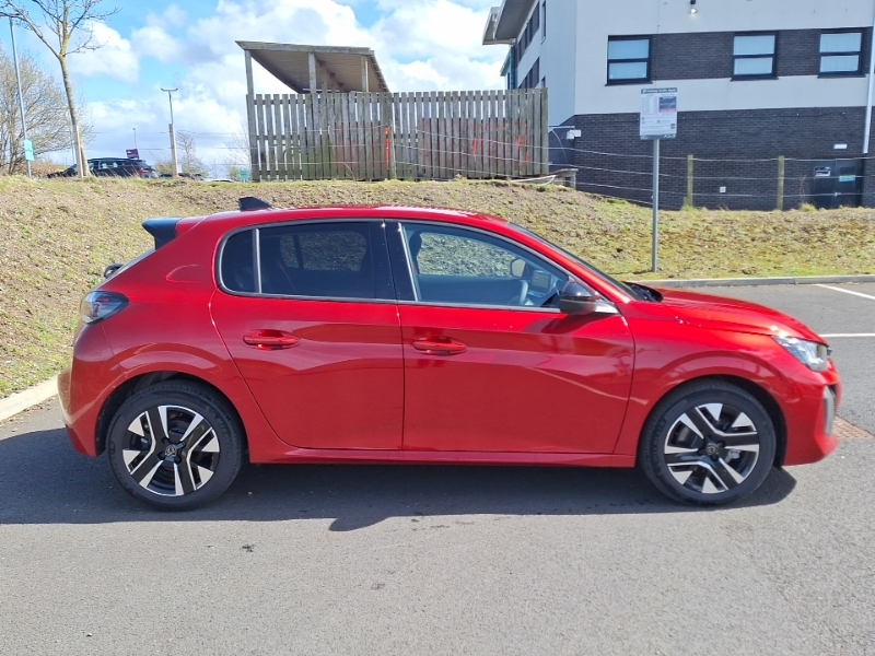 Peugeot 208 1.2 Hybrid 110 Allure E-dsc6 Red #4