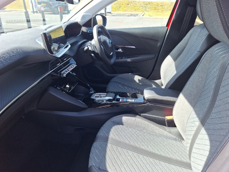 Peugeot 208 1.2 Hybrid 110 Allure E-dsc6 Red #5