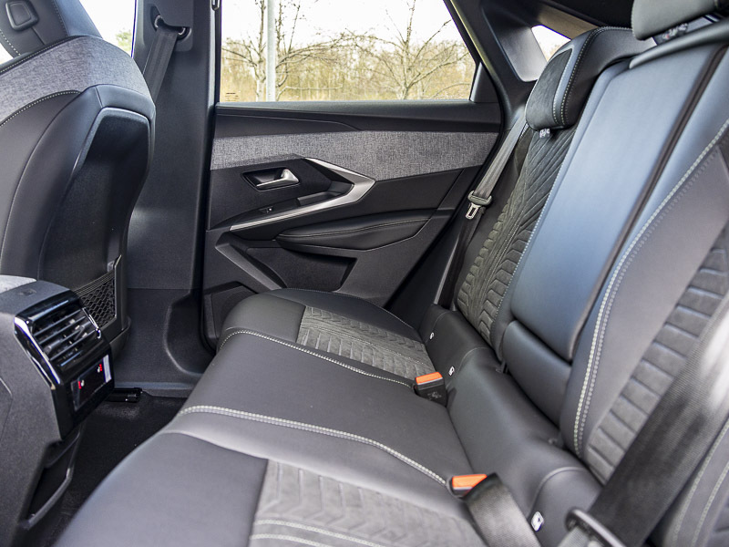 Peugeot 3008 1.2 Hybrid 145 Gt E-dsc6 Black #6