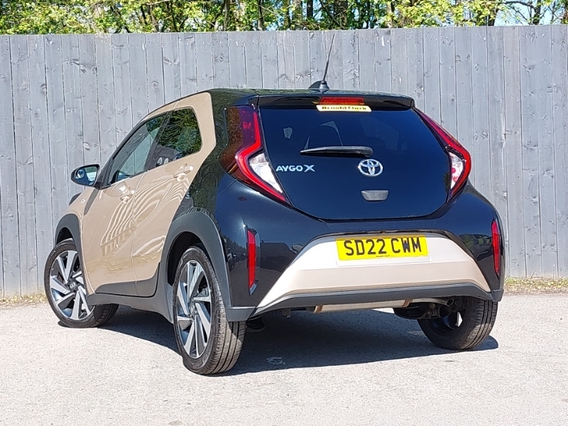 Toyota Aygo X 1.0 Vvt-i Edge Beige #2