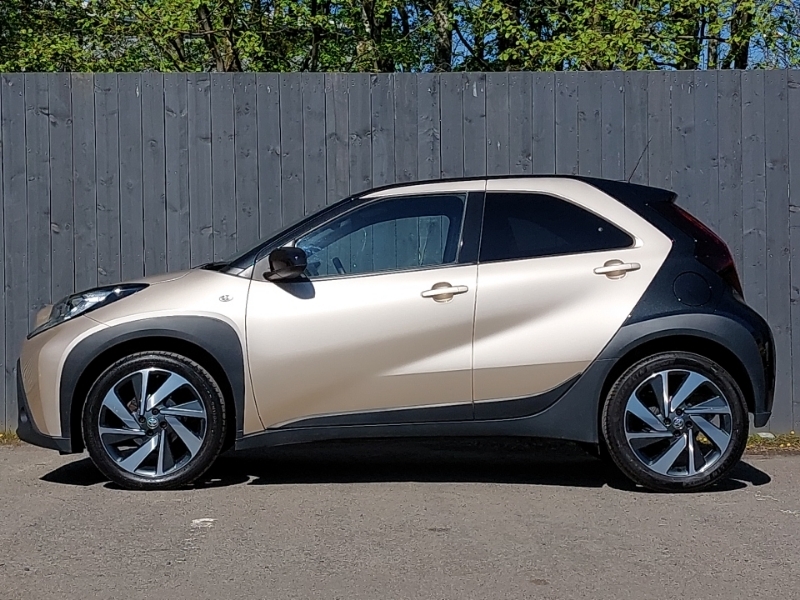 Toyota Aygo X 1.0 Vvt-i Edge Beige #4