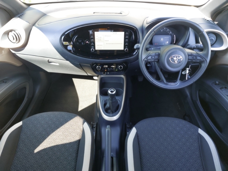 Toyota Aygo X 1.0 Vvt-i Edge Beige #3