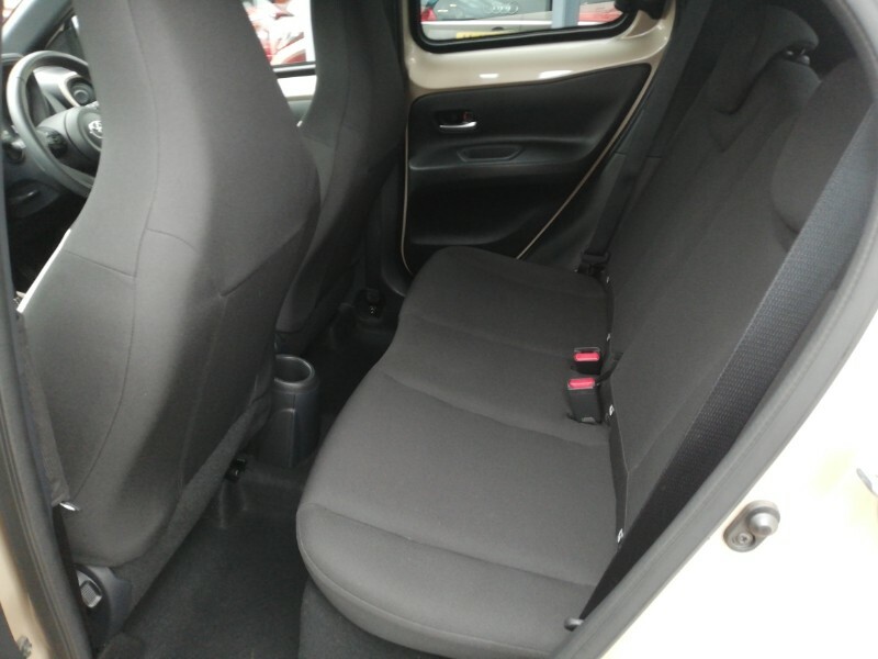 Toyota Aygo X 1.0 Vvt-i Edge Beige #6