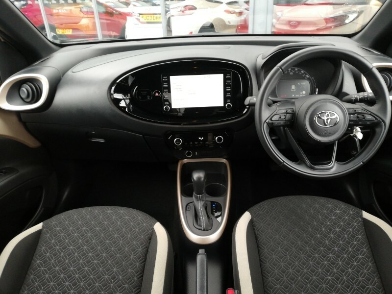 Toyota Aygo X 1.0 Vvt-i Edge Beige #3