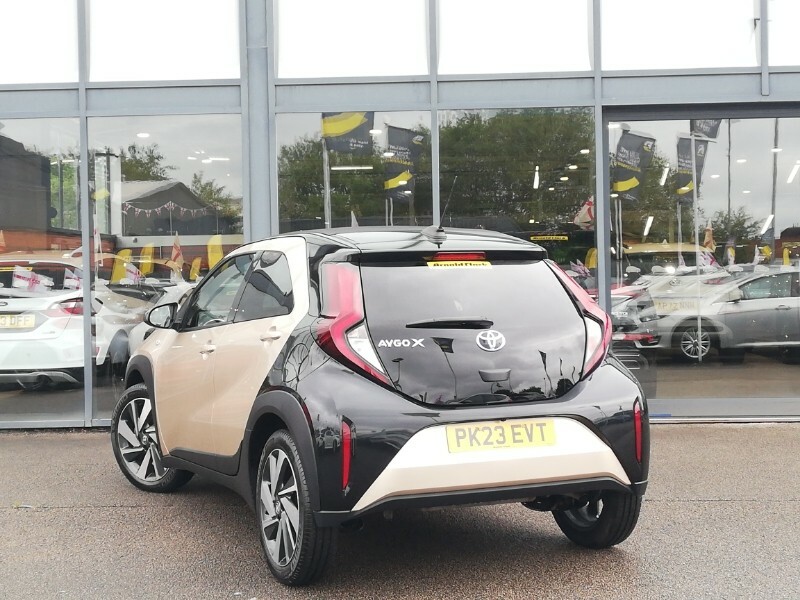 Toyota Aygo X 1.0 Vvt-i Edge Beige #2