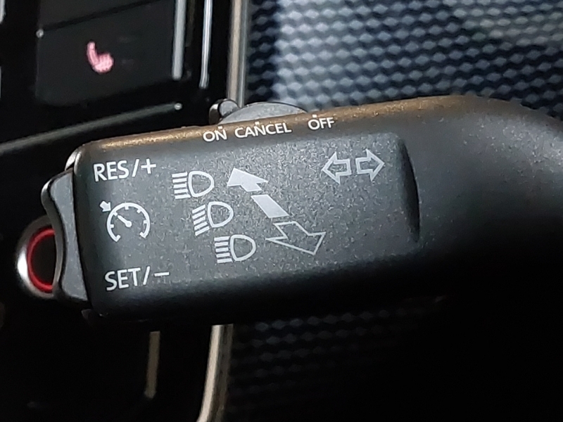 Volkswagen e-Up 32Kwh 5dr Auto LL72RJV Red #17