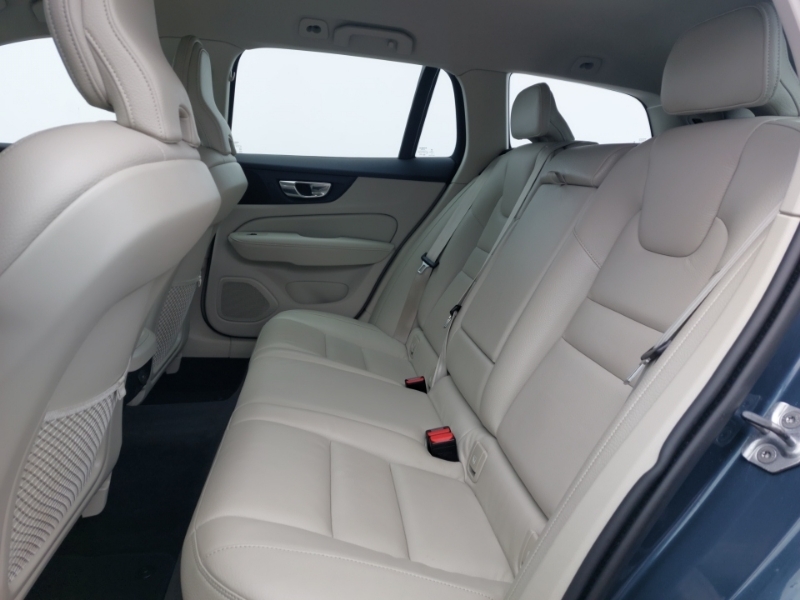 Volvo V60 2.0 B3p Momentum Blue #6