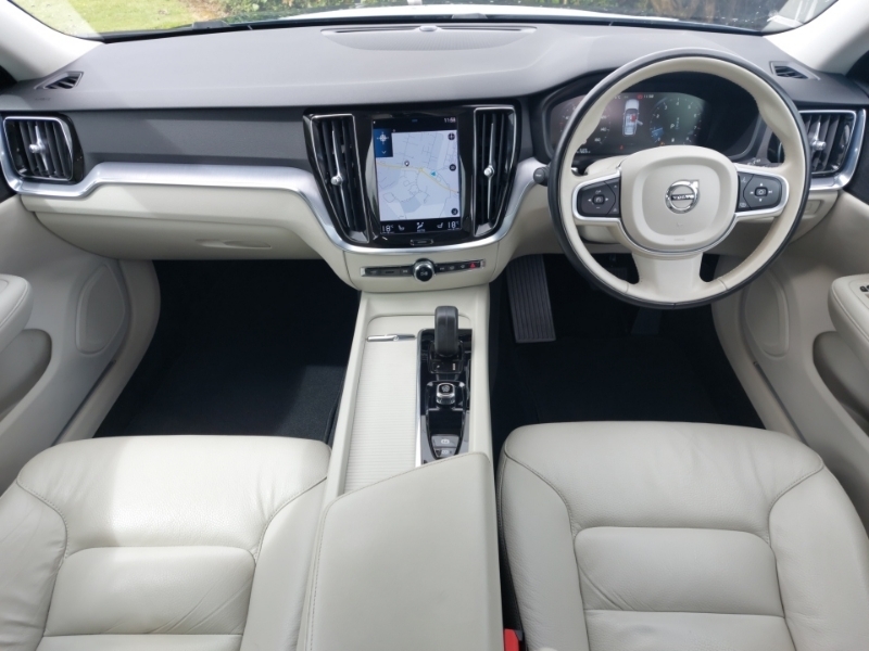 Volvo V60 2.0 B3p Momentum YP71DHG Blue #4
