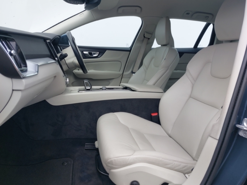 Volvo V60 2.0 B3p Momentum YP71DHG Blue #6