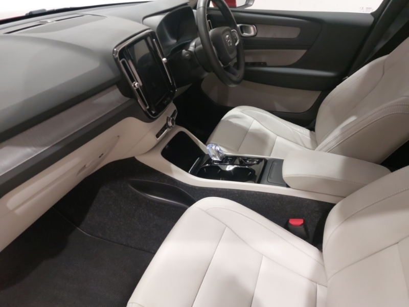 Volvo XC40 2.0 B4p Inscription Red #5