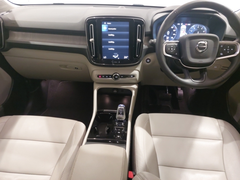 Volvo XC40 2.0 B4p Inscription Red #3