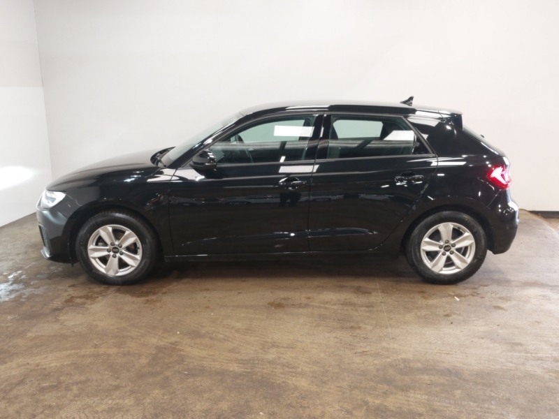 Audi A1 25 Tfsi Technik Black #4