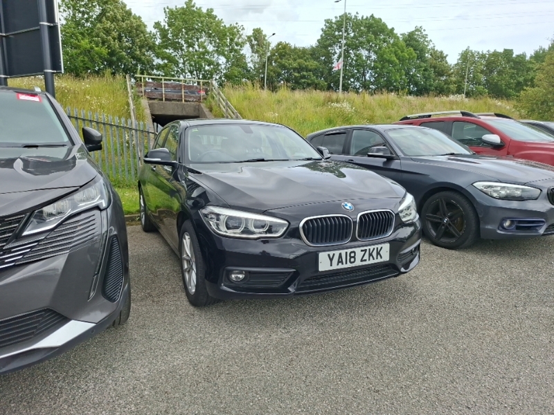 BMW 1 Series 116D Se Business Navservotronic YA18ZKK Black
