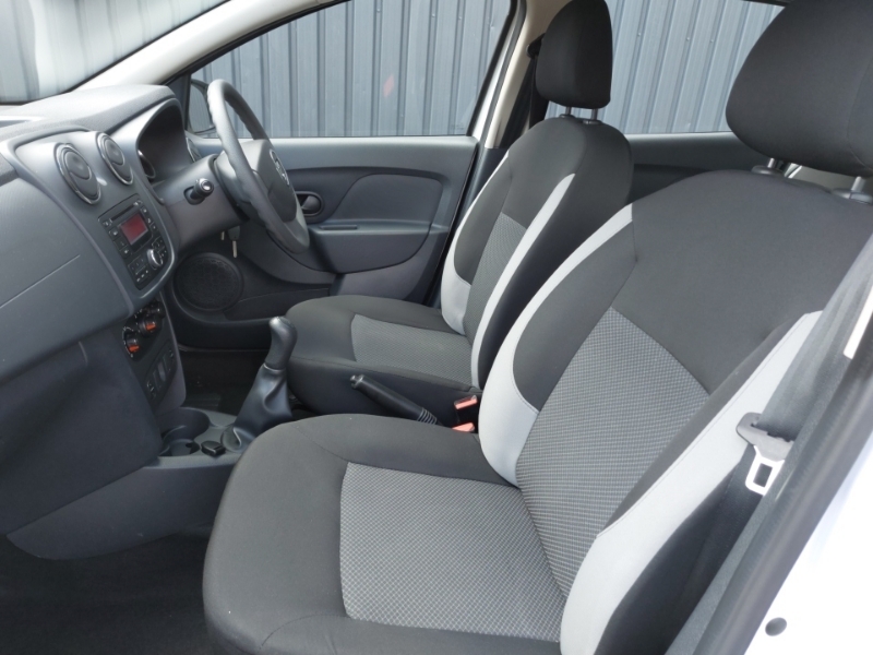 Dacia Sandero 1.2 16V 75 Ambiance White #5