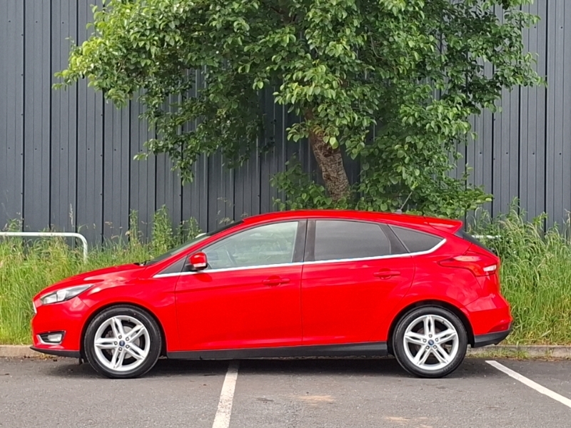 Ford Focus 1.5 Tdci 120 Titanium BW17ORA Red #4