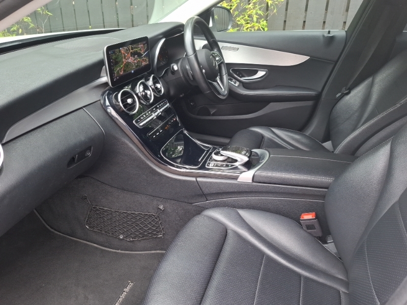 Mercedes-Benz C Class Saloon White #5