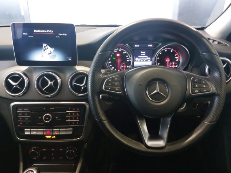 Mercedes-Benz GLA Class Gla 180 Urban Edition White #5