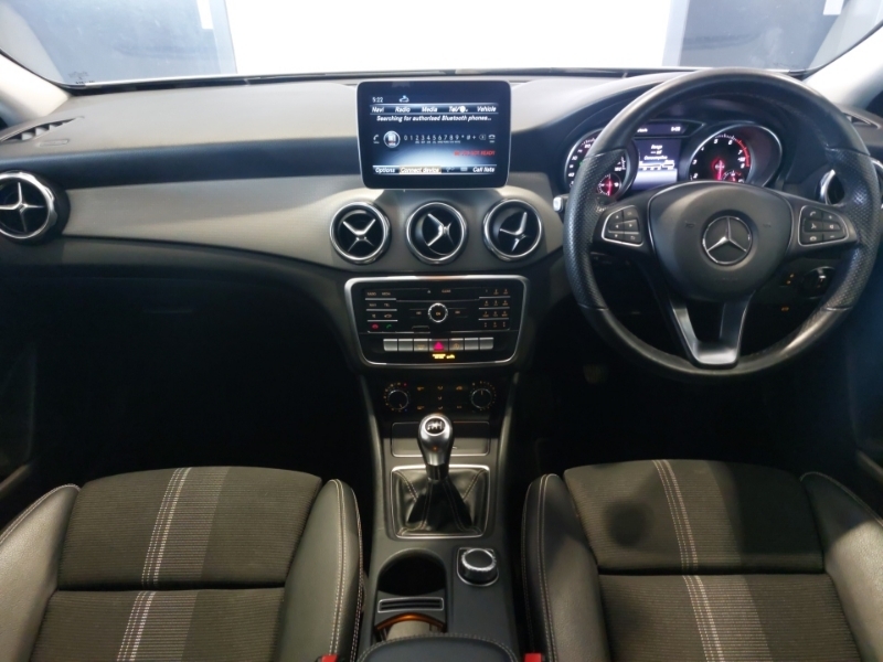 Mercedes-Benz GLA Class Gla 180 Urban Edition White #4