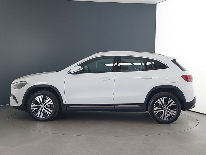 Mercedes-Benz GLA Class Gla 200D Sport Executive White #4