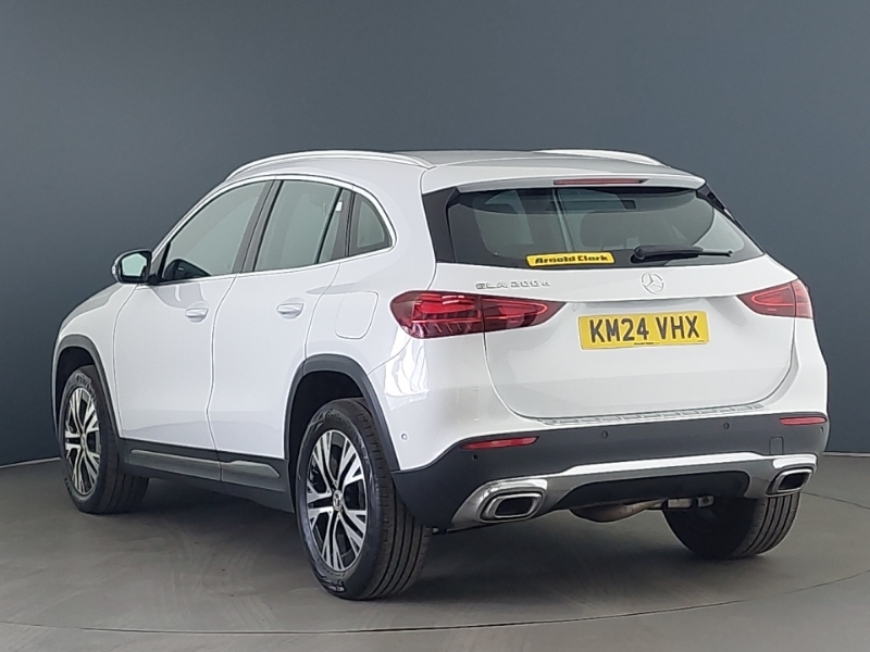 Mercedes-Benz GLA Class Gla 200D Sport Executive White #2