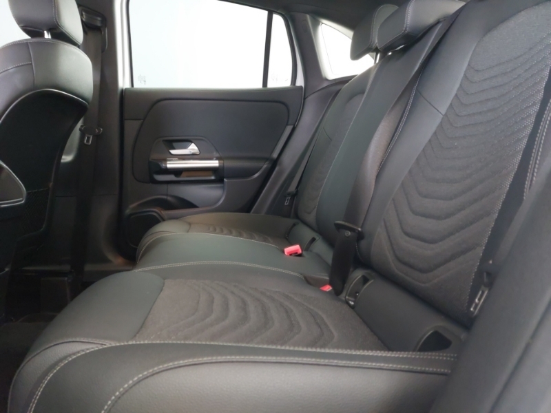 Mercedes-Benz GLA Class Gla 200D Sport Executive White #6