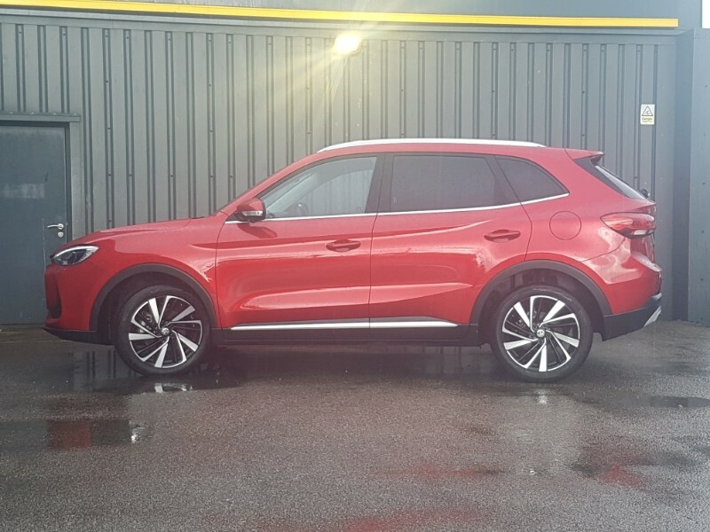 MG ZS 1.5 Hybrid Trophy Red #4