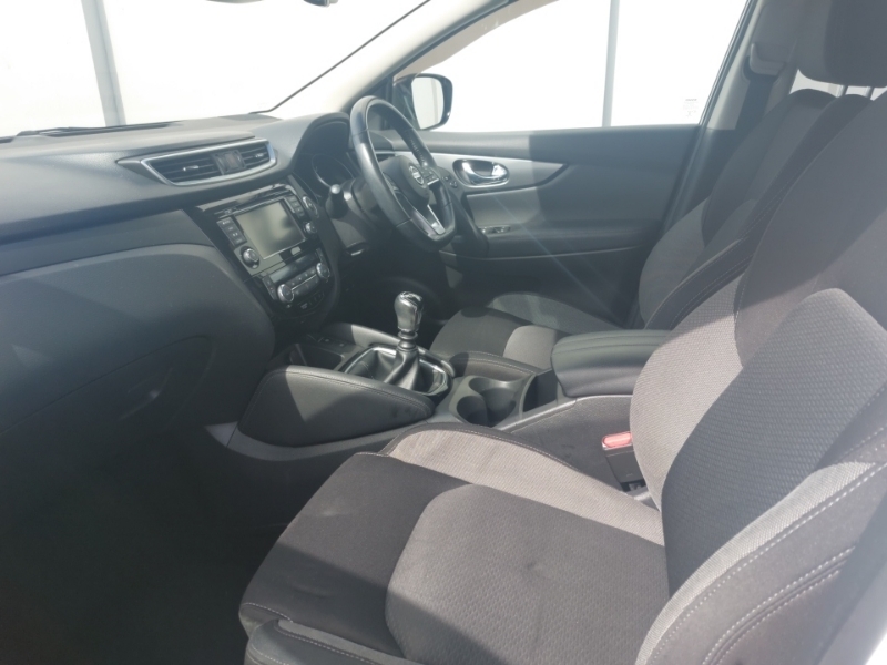 Nissan Qashqai 1.3 Dig-t 160 N-connecta White #5