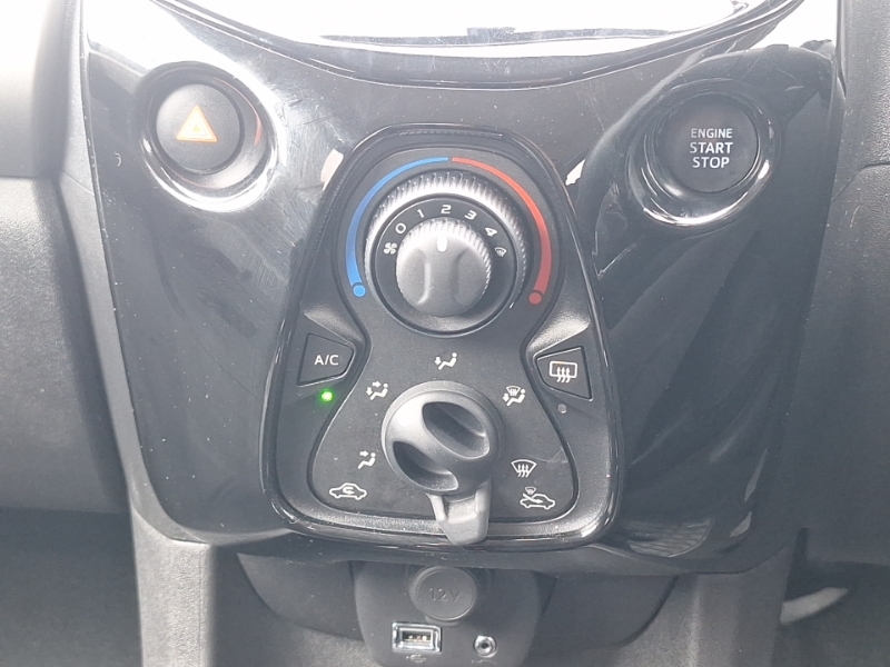 Peugeot 108 Active Red #17