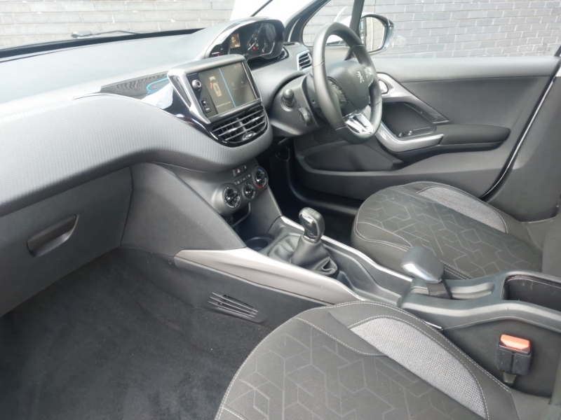 Peugeot 2008 1.2 Puretech Active White #4