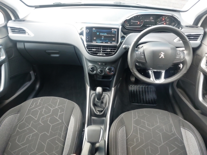 Peugeot 2008 1.2 Puretech Active White #2