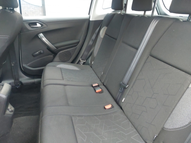 Peugeot 2008 1.2 Puretech Active White #5