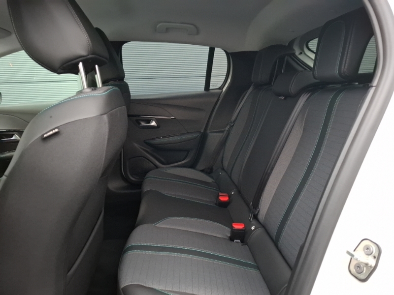 Peugeot e-208 100Kw Allure Premium 50Kwh White #6