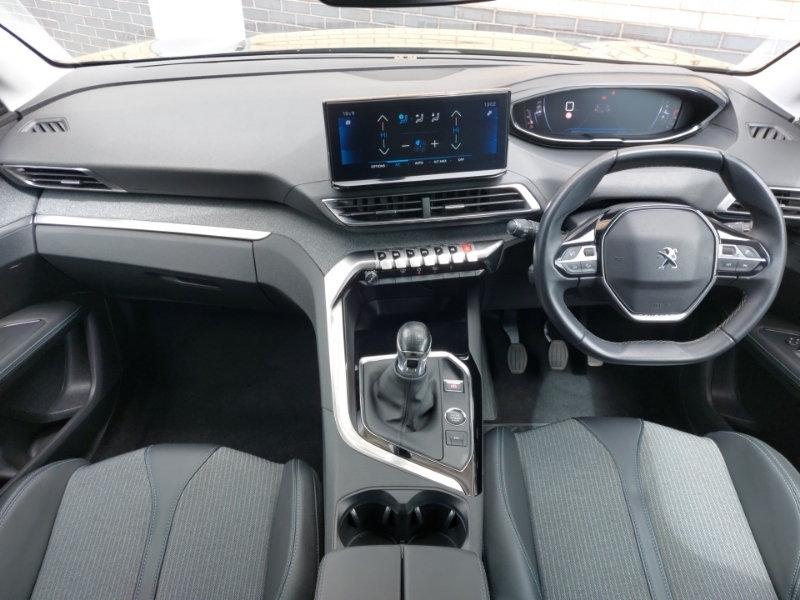 Peugeot 3008 1.5 Bluehdi Allure Premium Black #3