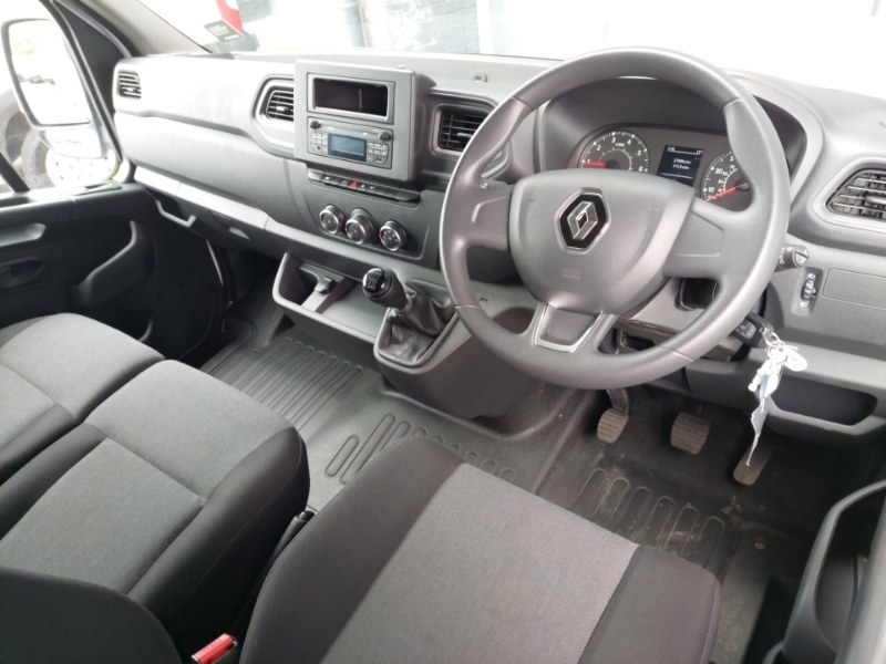 Renault Master Lm35 Blue Dci 135 Advance Medium Roof Van White #3