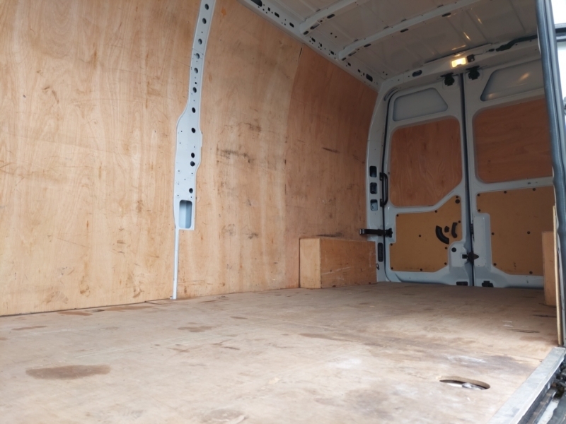 Renault Master Lm35 Blue Dci 135 Advance Medium Roof Van White #6