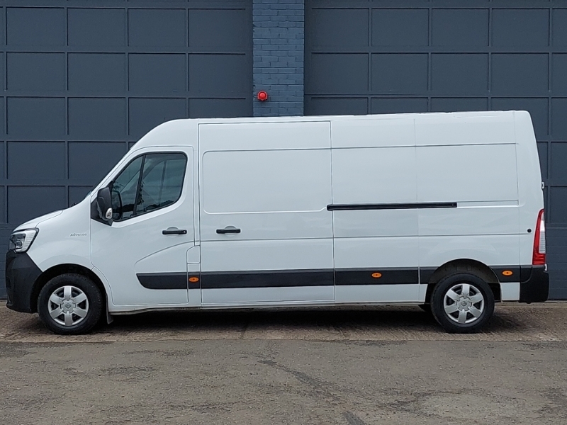 Renault Master Lm35 Blue Dci 135 Advance Medium Roof Van White #4