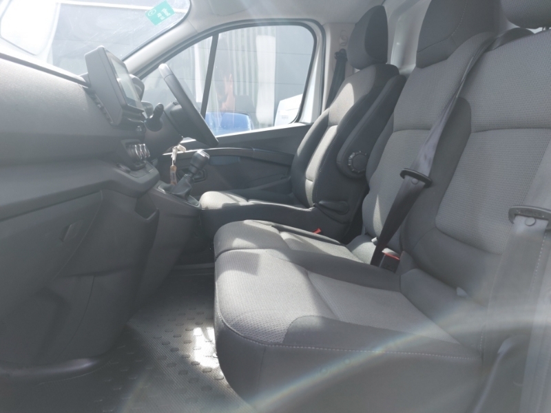 Renault Trafic Sl30 Blue Dci 130 Advance Safety Van White #5