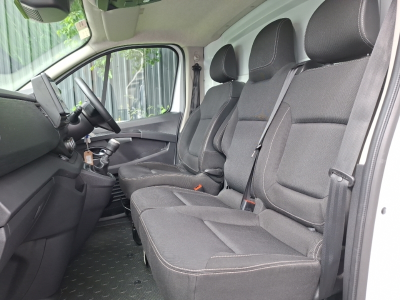 Renault Trafic Ll30 Blue Dci 130 Extra Safety Van White #5
