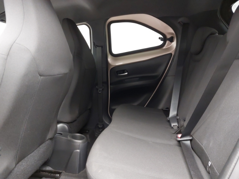 Toyota Aygo X 1.0 Vvt-i Edge Beige #6