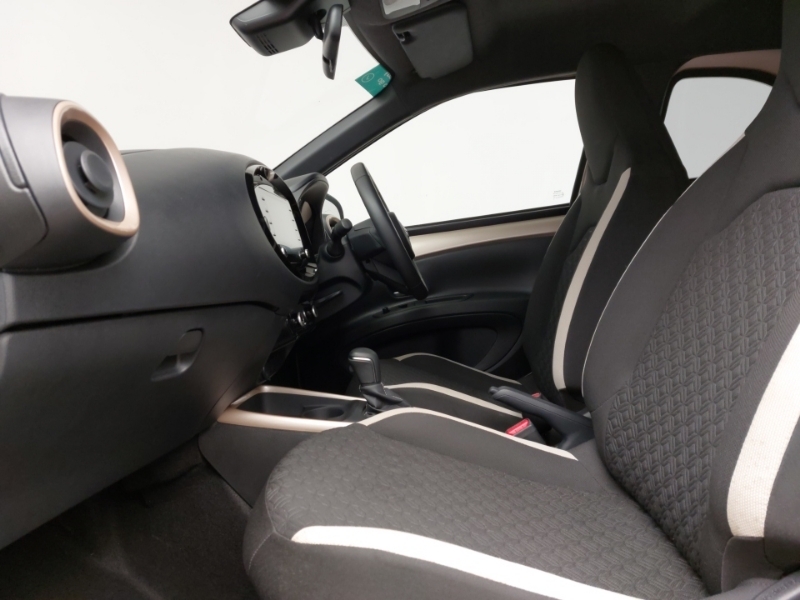 Toyota Aygo X 1.0 Vvt-i Edge Beige #5
